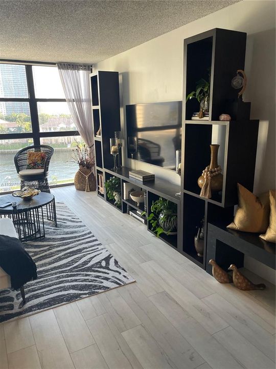 待售: $309,900 (2 贝兹, 2 浴室, 1075 平方英尺)