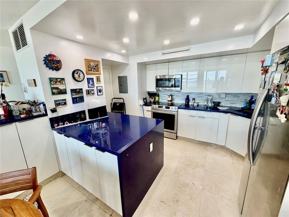 待售: $380,000 (2 贝兹, 2 浴室, 1188 平方英尺)