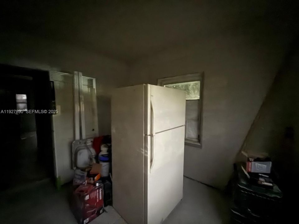 待售: $999,999 (3 贝兹, 2 浴室, 2560 平方英尺)