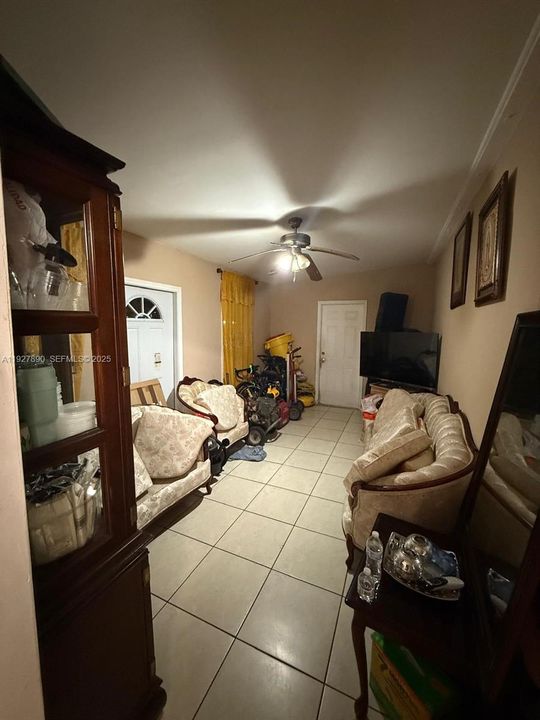 待售: $999,999 (3 贝兹, 2 浴室, 2560 平方英尺)