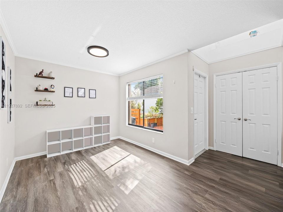 На продажу: $569,900 (4 спален, 2 ванн, 2223 Квадратных фут)