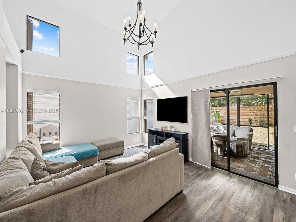 На продажу: $569,900 (4 спален, 2 ванн, 2223 Квадратных фут)