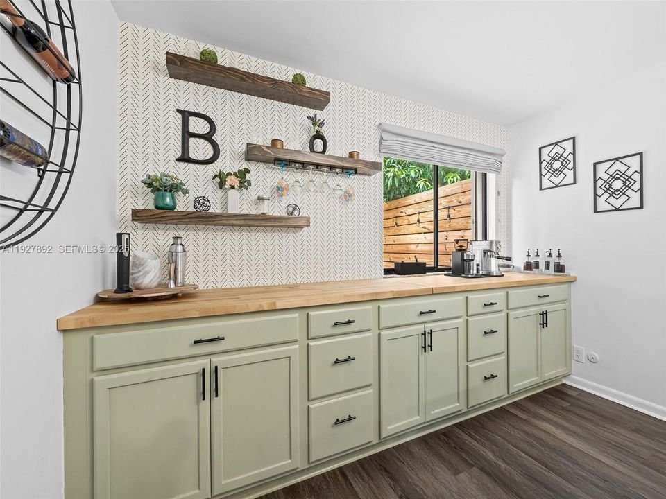 На продажу: $569,900 (4 спален, 2 ванн, 2223 Квадратных фут)