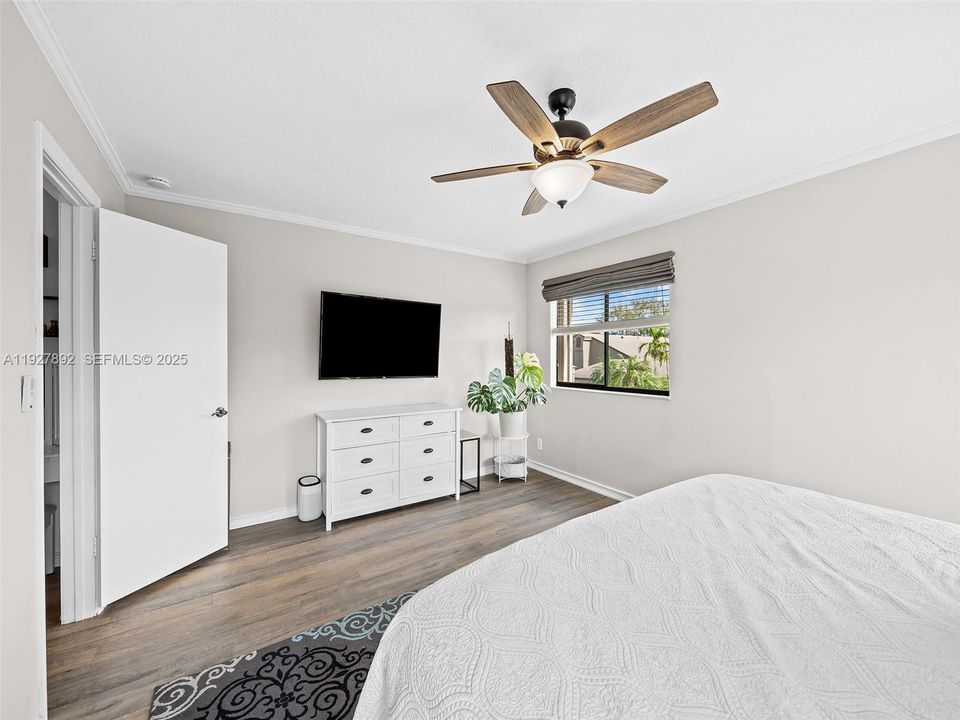 На продажу: $569,900 (4 спален, 2 ванн, 2223 Квадратных фут)