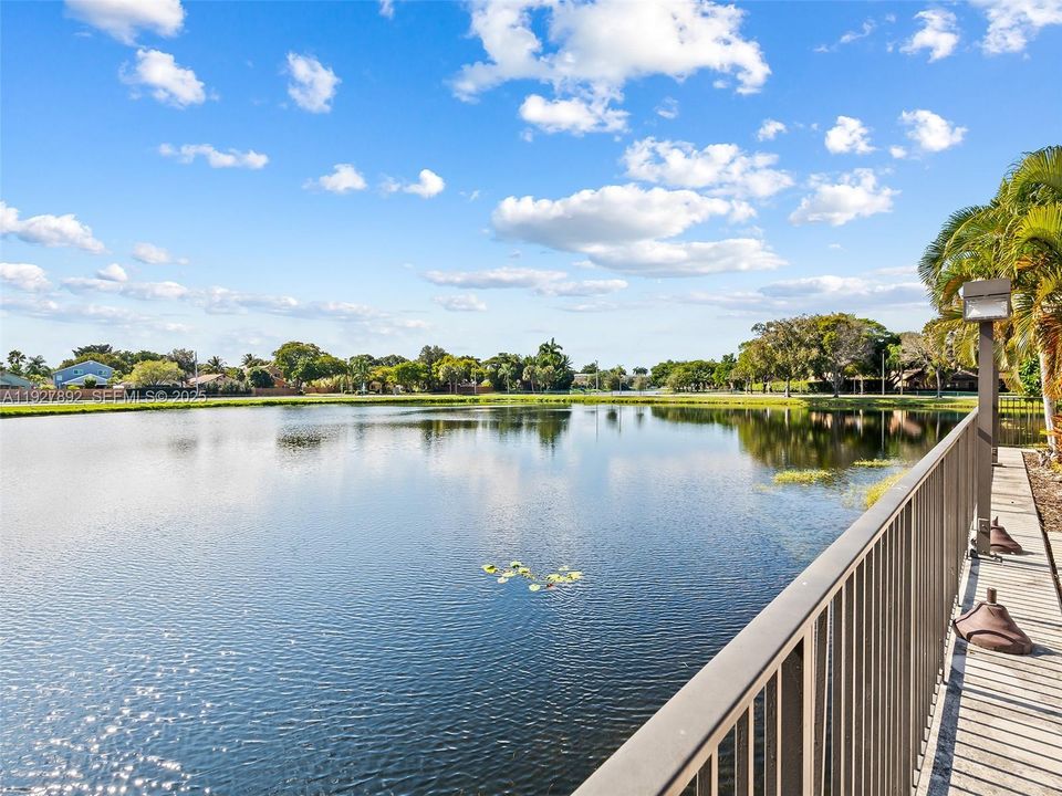 На продажу: $569,900 (4 спален, 2 ванн, 2223 Квадратных фут)