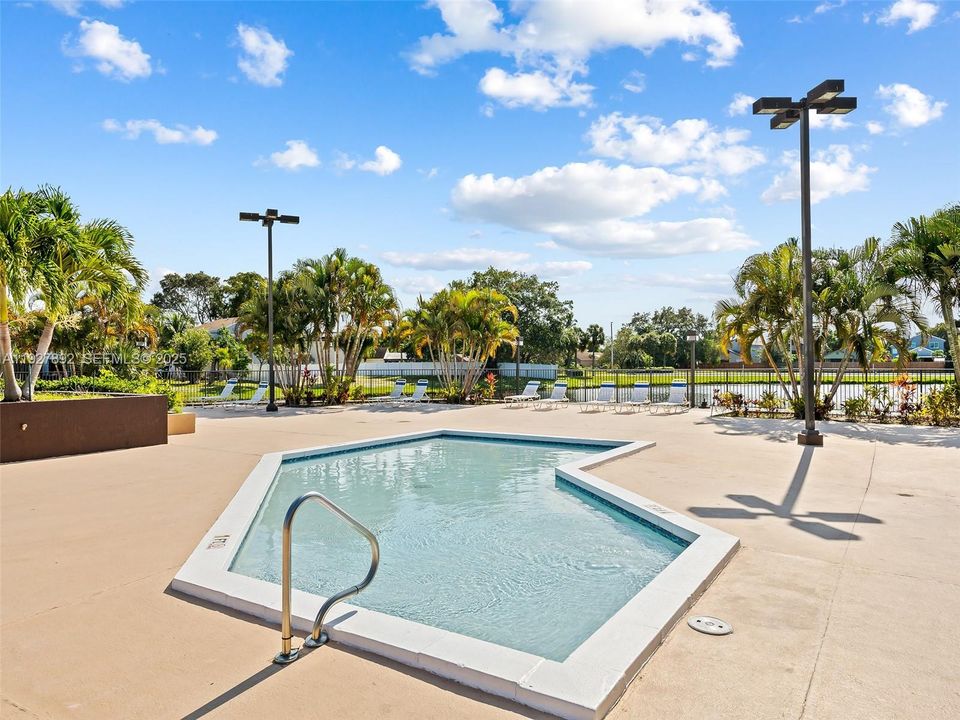 На продажу: $569,900 (4 спален, 2 ванн, 2223 Квадратных фут)