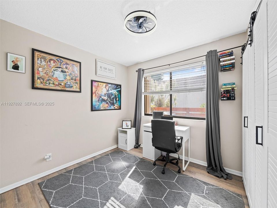 На продажу: $569,900 (4 спален, 2 ванн, 2223 Квадратных фут)