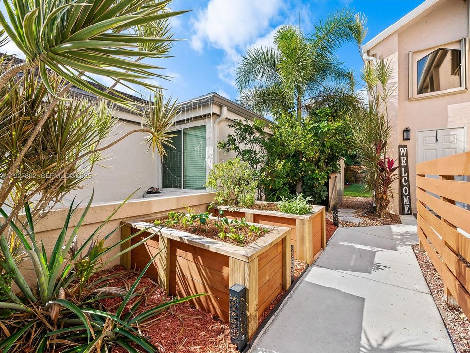 На продажу: $569,900 (4 спален, 2 ванн, 2223 Квадратных фут)