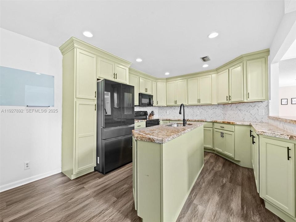 На продажу: $569,900 (4 спален, 2 ванн, 2223 Квадратных фут)