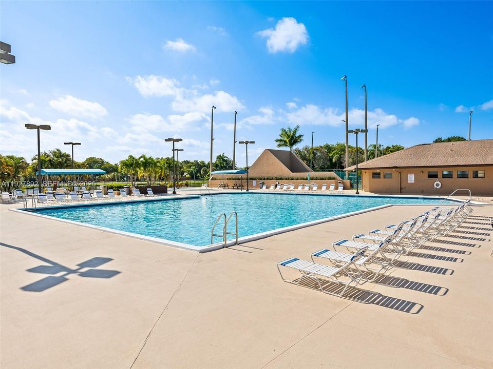 На продажу: $569,900 (4 спален, 2 ванн, 2223 Квадратных фут)