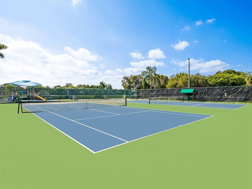 На продажу: $569,900 (4 спален, 2 ванн, 2223 Квадратных фут)