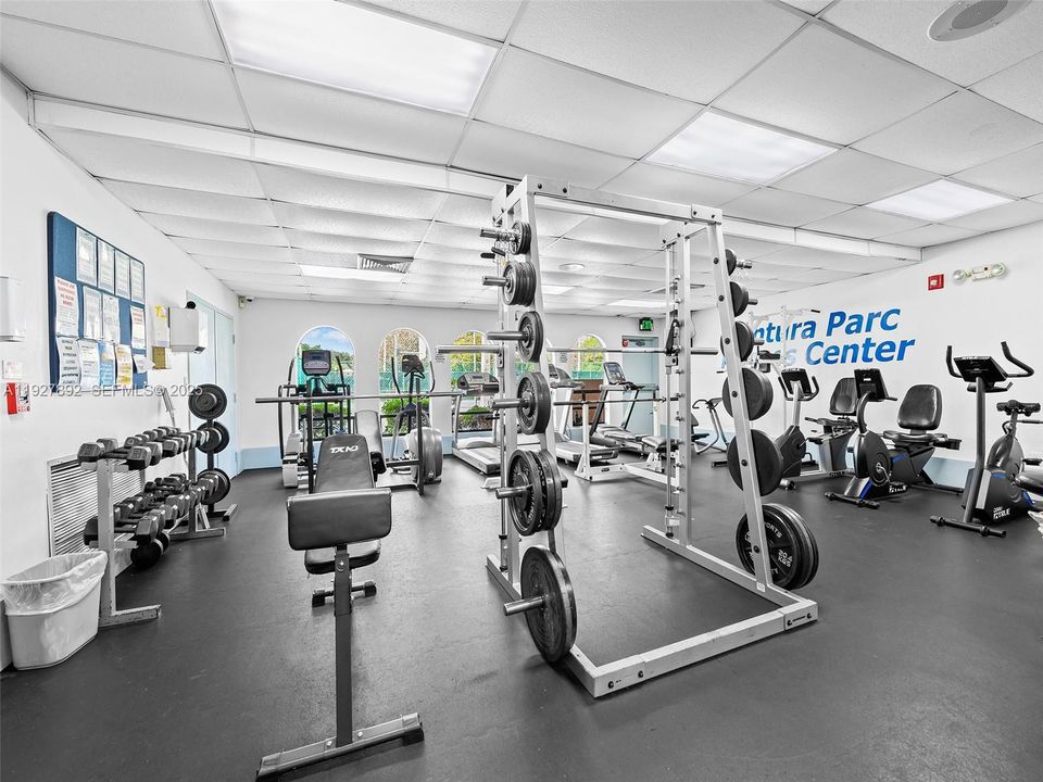 На продажу: $569,900 (4 спален, 2 ванн, 2223 Квадратных фут)