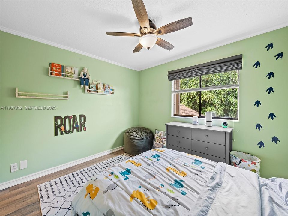 На продажу: $569,900 (4 спален, 2 ванн, 2223 Квадратных фут)