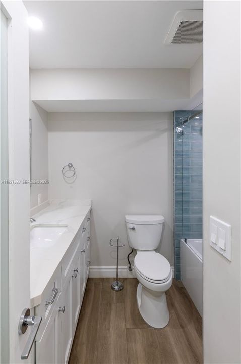 待售: $745,000 (2 贝兹, 2 浴室, 1011 平方英尺)