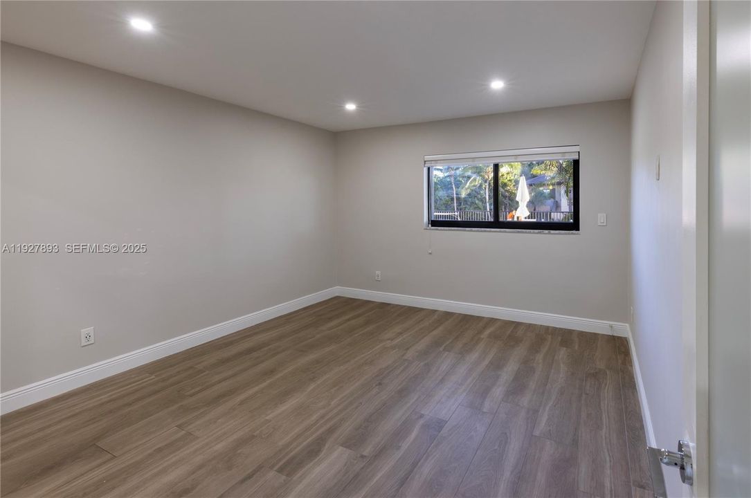 待售: $745,000 (2 贝兹, 2 浴室, 1011 平方英尺)