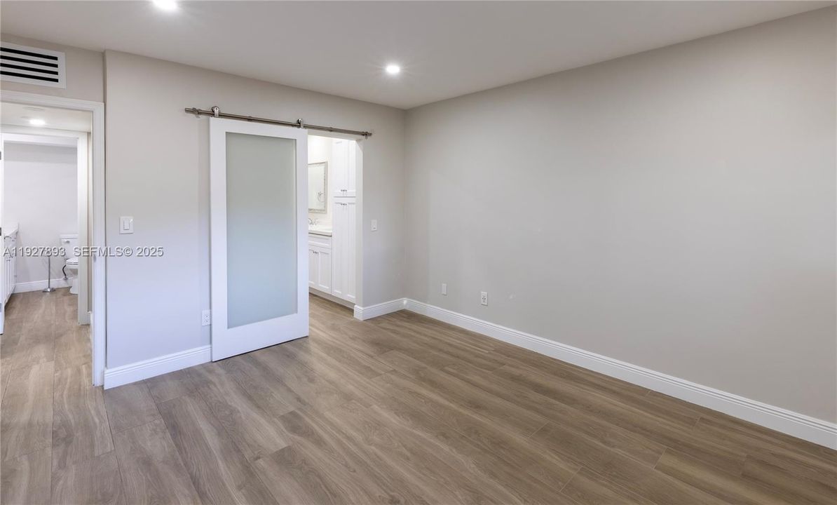 待售: $745,000 (2 贝兹, 2 浴室, 1011 平方英尺)