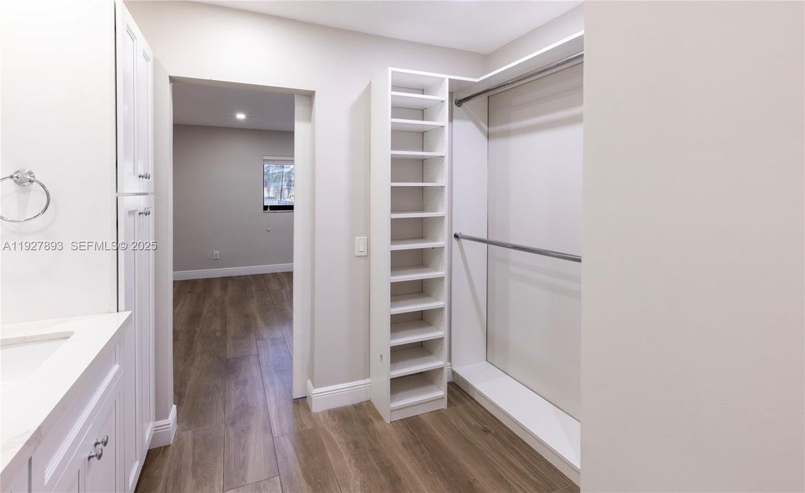 待售: $745,000 (2 贝兹, 2 浴室, 1011 平方英尺)