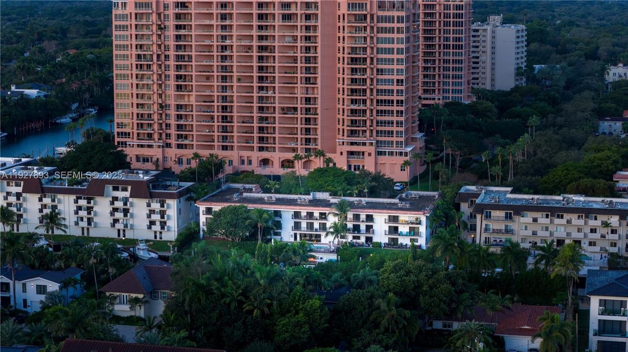 待售: $745,000 (2 贝兹, 2 浴室, 1011 平方英尺)