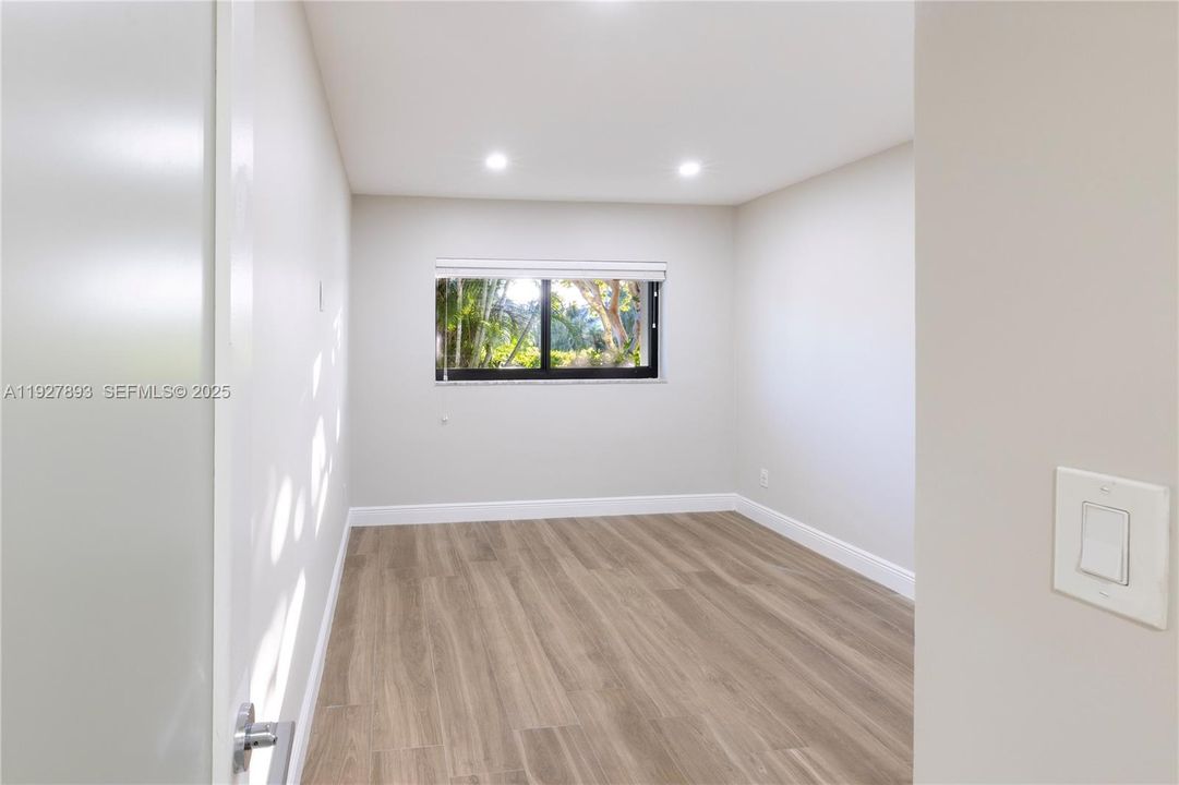 待售: $745,000 (2 贝兹, 2 浴室, 1011 平方英尺)