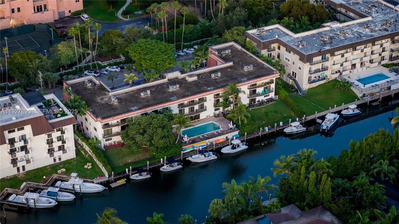 待售: $745,000 (2 贝兹, 2 浴室, 1011 平方英尺)