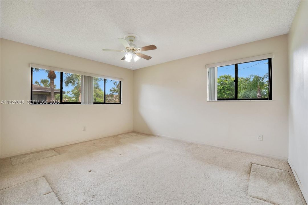 For Sale: $138,000 (2 beds, 2 baths, 827 Square Feet)