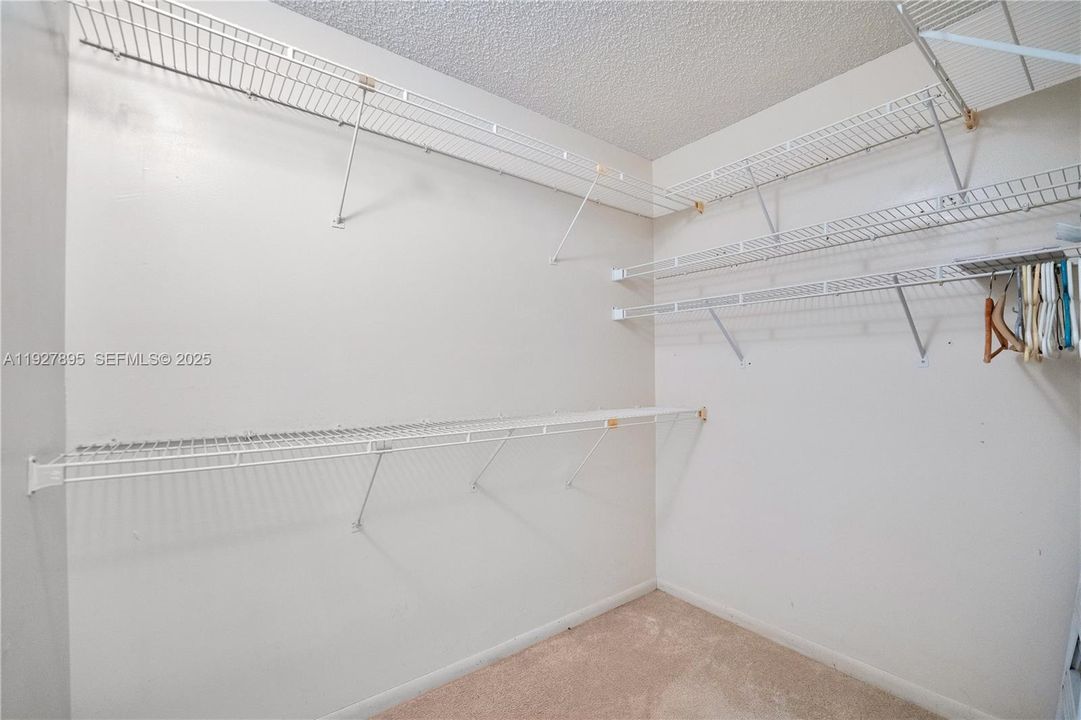 For Sale: $138,000 (2 beds, 2 baths, 827 Square Feet)