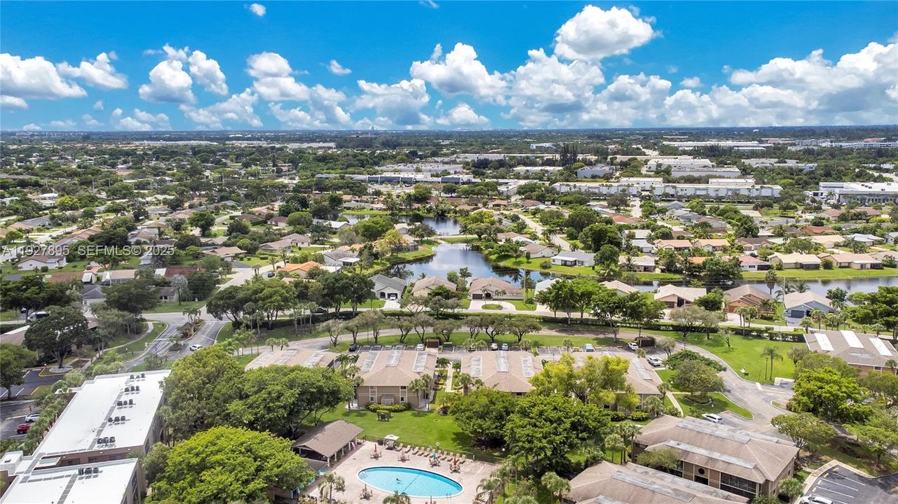 For Sale: $138,000 (2 beds, 2 baths, 827 Square Feet)