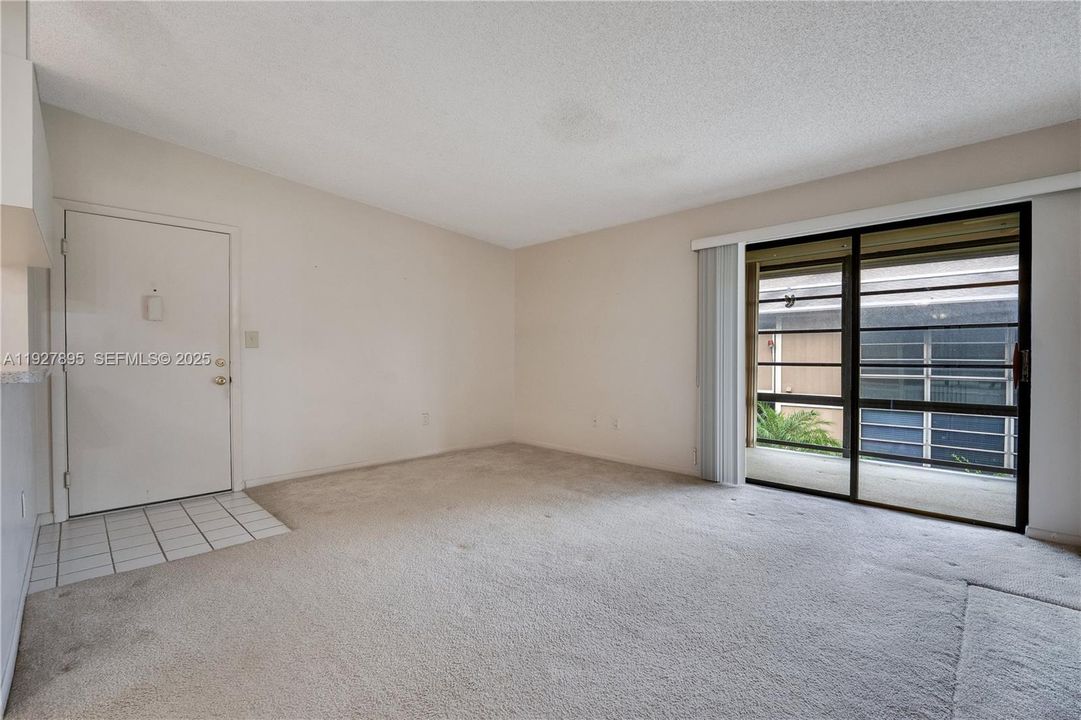 For Sale: $138,000 (2 beds, 2 baths, 827 Square Feet)