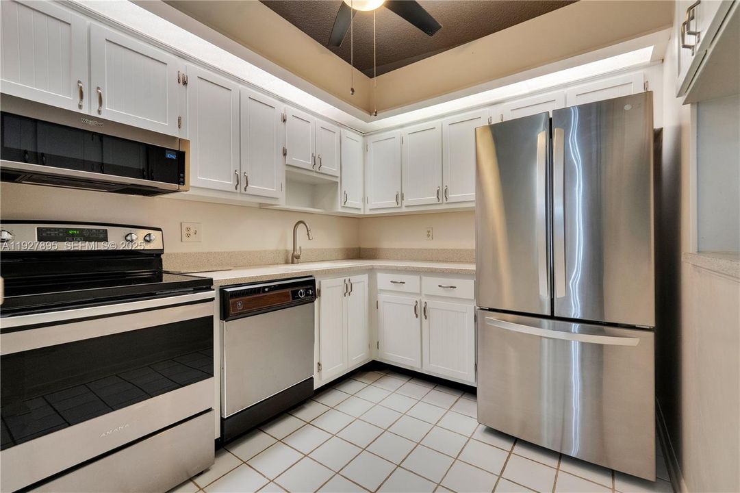 For Sale: $138,000 (2 beds, 2 baths, 827 Square Feet)