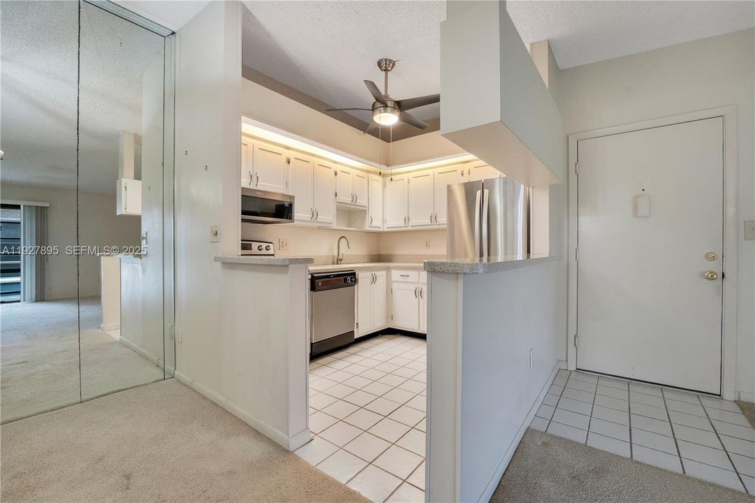 For Sale: $138,000 (2 beds, 2 baths, 827 Square Feet)