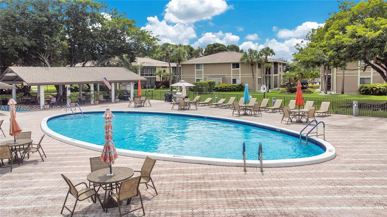 For Sale: $138,000 (2 beds, 2 baths, 827 Square Feet)