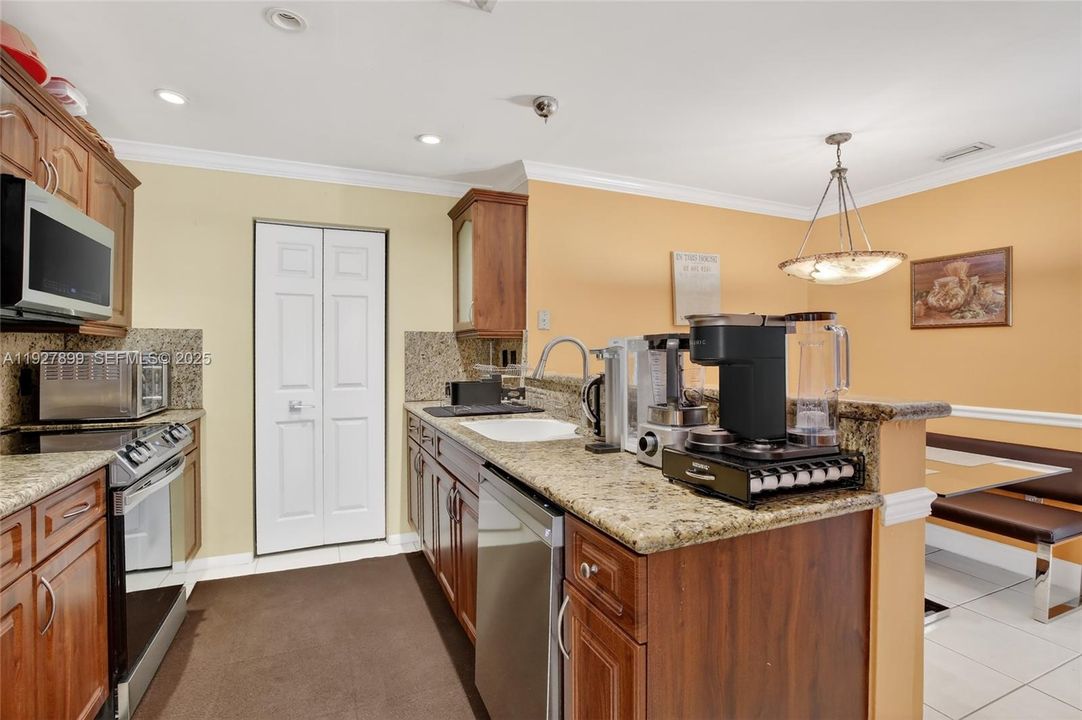 На продажу: $415,000 (3 спален, 2 ванн, 1457 Квадратных фут)