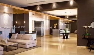 В аренду: $2,300 (0 спален, 1 ванн, 431 Квадратных фут)