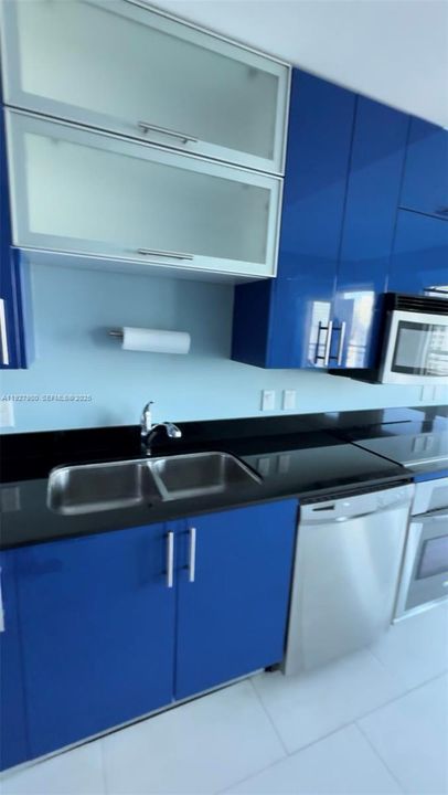 В аренду: $2,300 (0 спален, 1 ванн, 431 Квадратных фут)