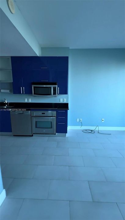 В аренду: $2,300 (0 спален, 1 ванн, 431 Квадратных фут)