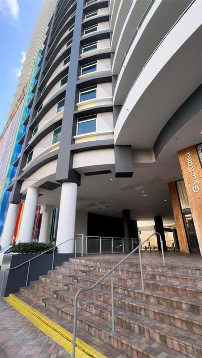 В аренду: $2,300 (0 спален, 1 ванн, 431 Квадратных фут)