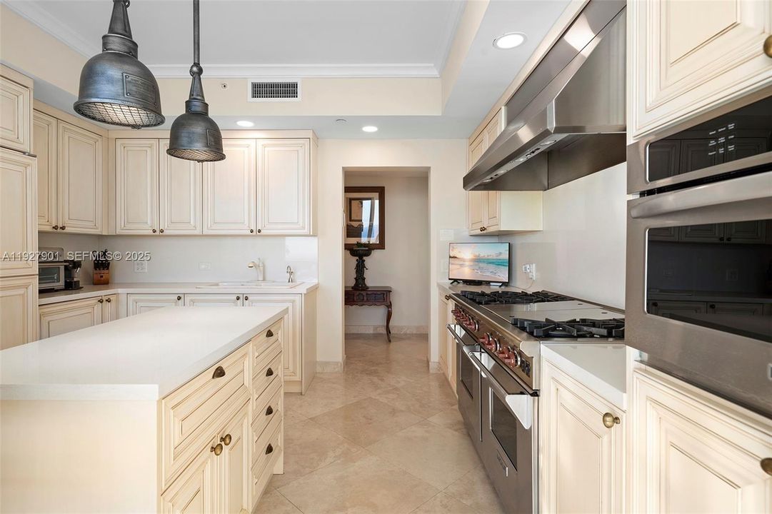 待售: $5,495,000 (5 贝兹, 5 浴室, 4415 平方英尺)