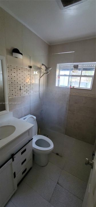 В аренду: $2,500 (2 спален, 1 ванн, 1233 Квадратных фут)