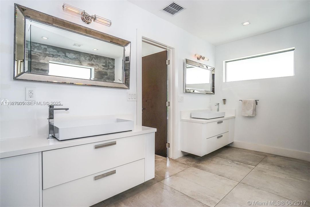 待售: $4,500,000 (5 贝兹, 4 浴室, 4248 平方英尺)