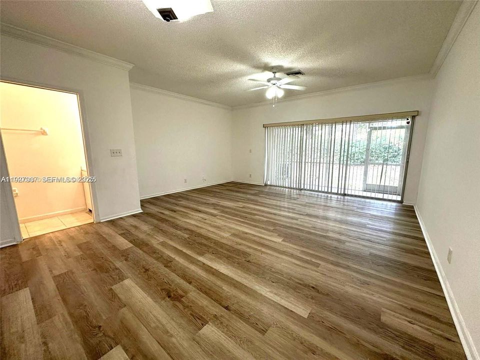 В аренду: $2,400 (3 спален, 2 ванн, 1427 Квадратных фут)