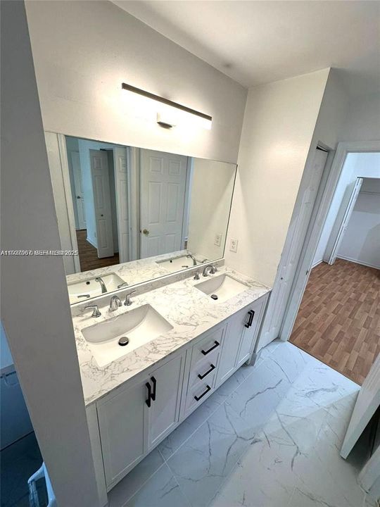 В аренду: $2,400 (3 спален, 2 ванн, 1427 Квадратных фут)