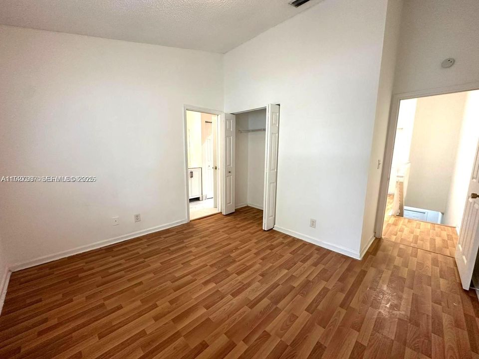 В аренду: $2,400 (3 спален, 2 ванн, 1427 Квадратных фут)