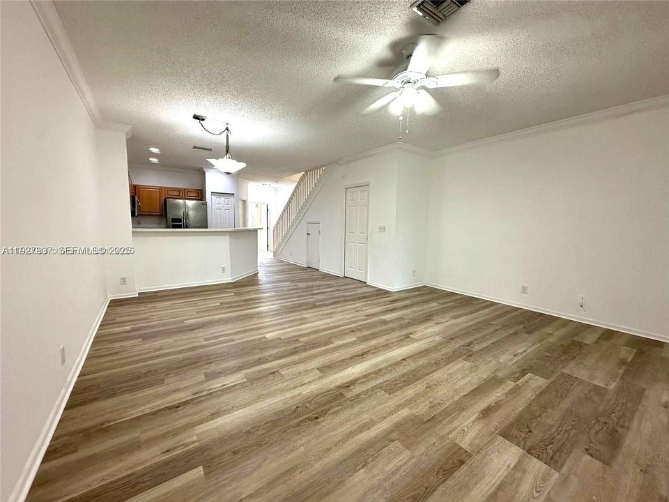 В аренду: $2,400 (3 спален, 2 ванн, 1427 Квадратных фут)