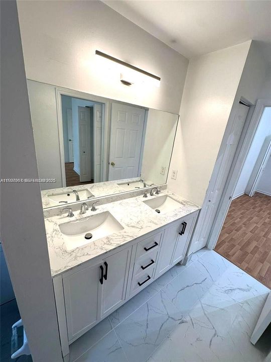 В аренду: $2,400 (3 спален, 2 ванн, 1427 Квадратных фут)