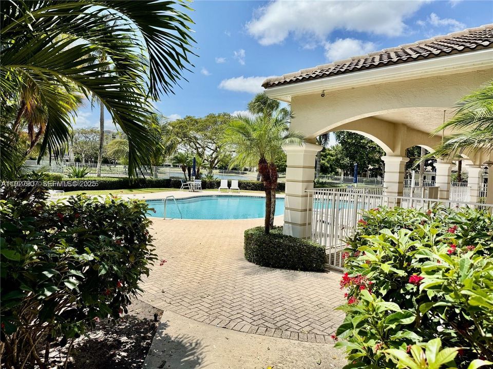 В аренду: $2,400 (3 спален, 2 ванн, 1427 Квадратных фут)