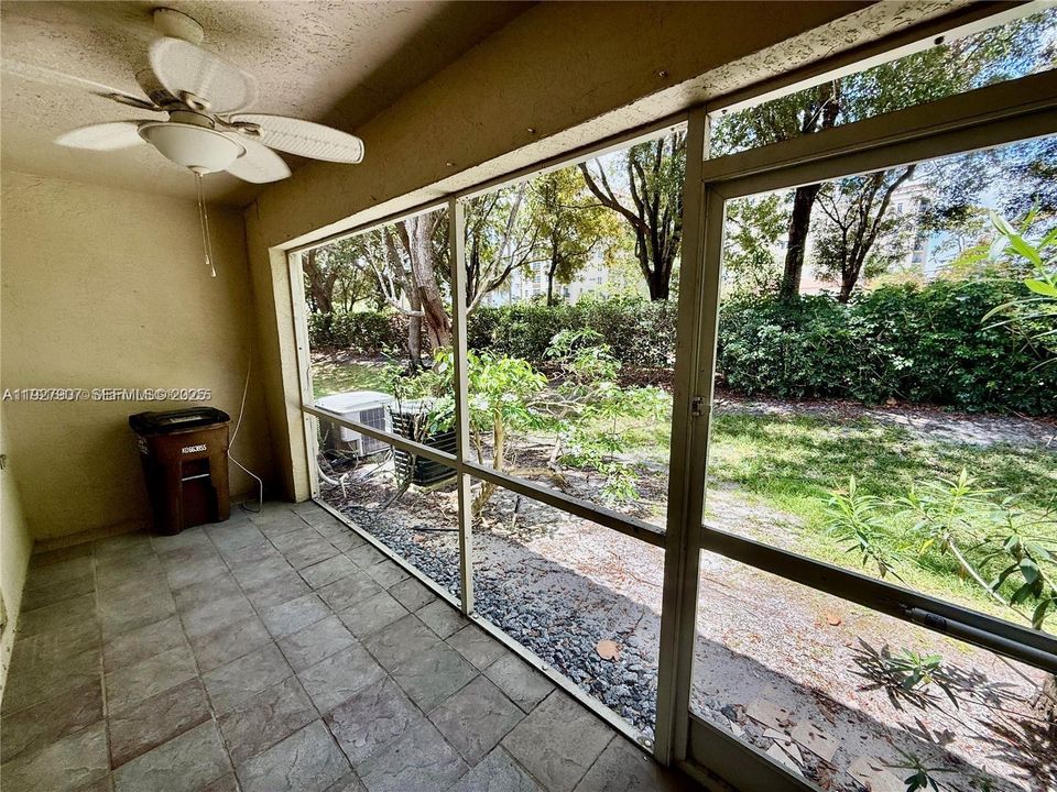 В аренду: $2,400 (3 спален, 2 ванн, 1427 Квадратных фут)