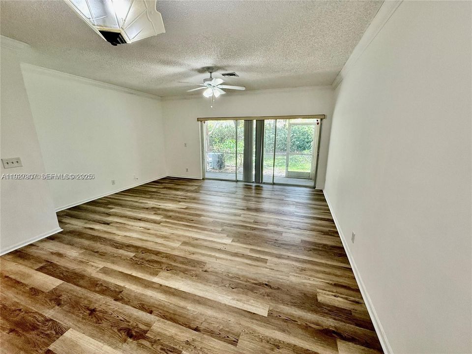 В аренду: $2,400 (3 спален, 2 ванн, 1427 Квадратных фут)