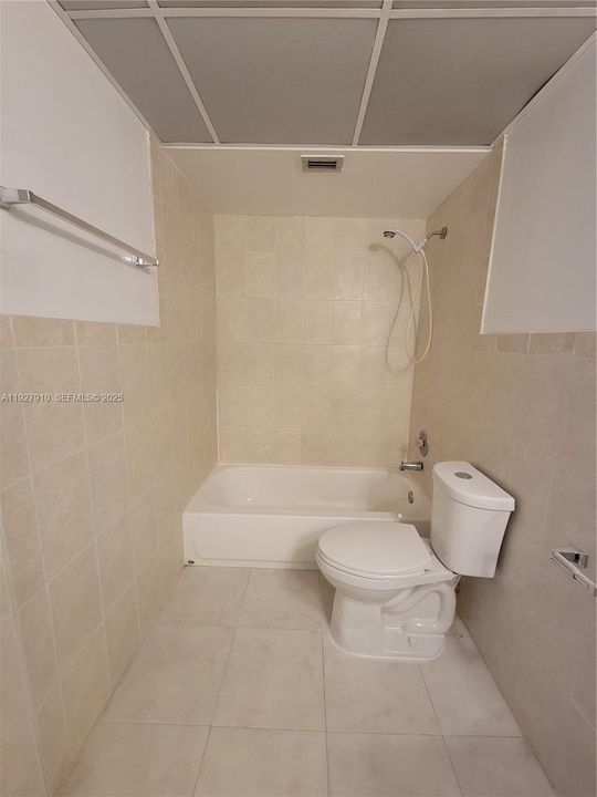 В аренду: $2,300 (2 спален, 2 ванн, 1036 Квадратных фут)