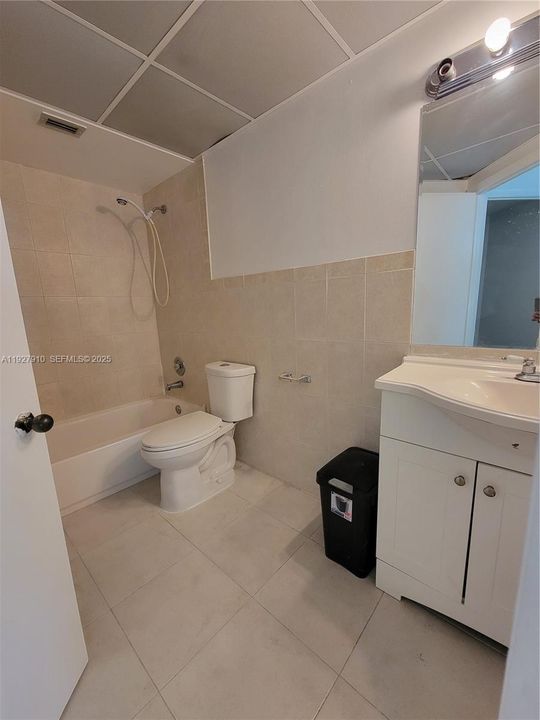 В аренду: $2,300 (2 спален, 2 ванн, 1036 Квадратных фут)