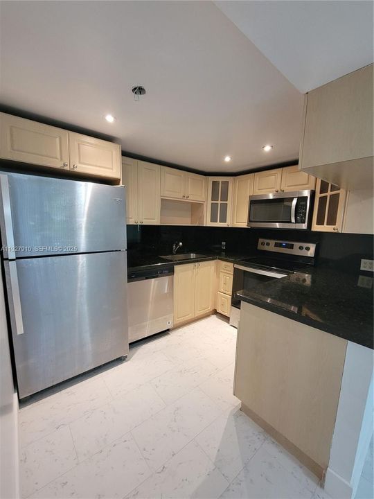 В аренду: $2,300 (2 спален, 2 ванн, 1036 Квадратных фут)